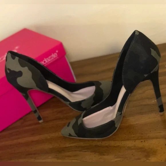 Heels - Picture 5 of 7